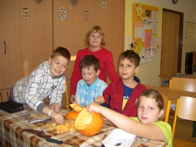 Halloween - vydlabáváme dýně